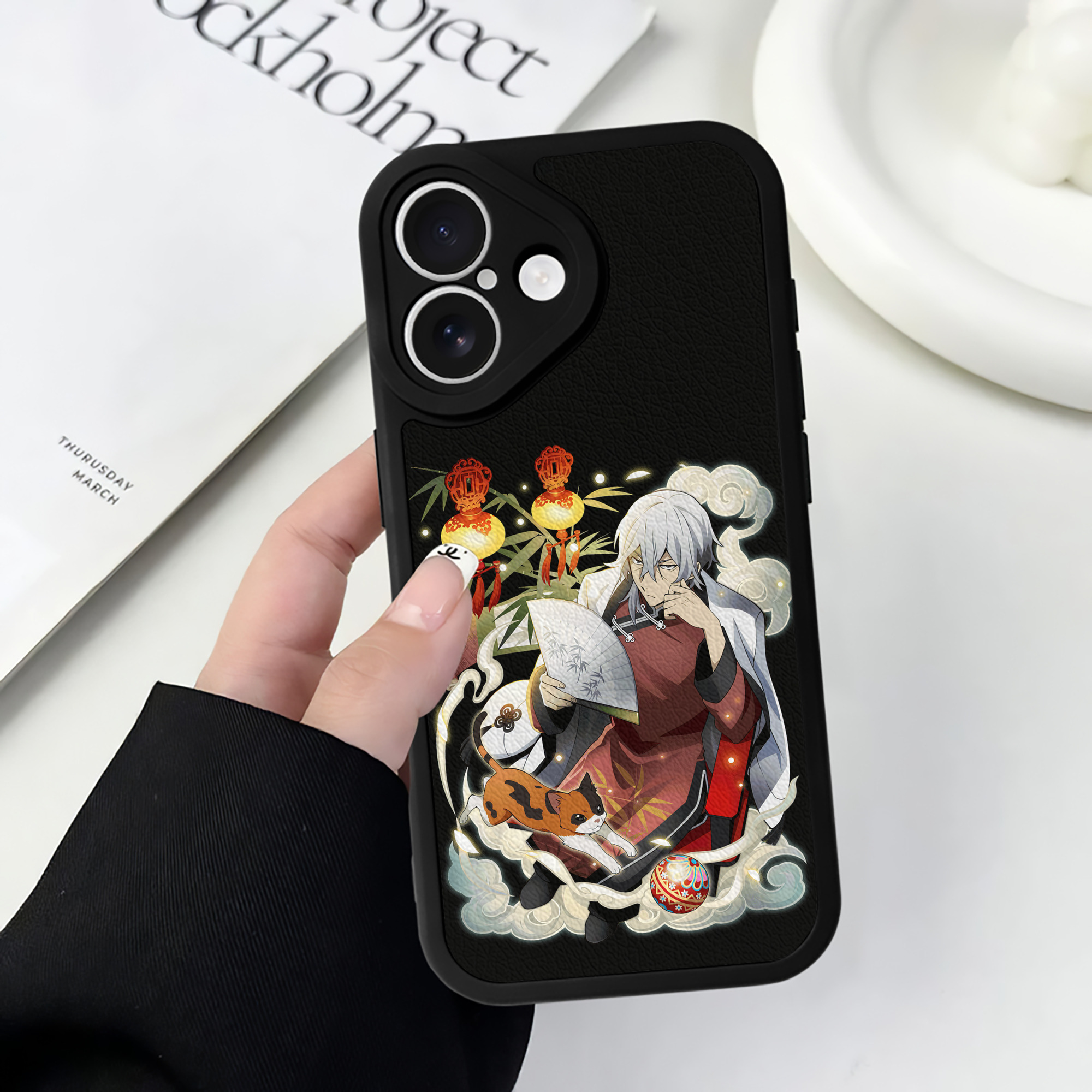 （画像用） 文豪ストレイドッグス Bungo Stray Dogs 【iPhone 16シリーズ対応】シリコンスマホケース（レザー調） 材質：シリコン